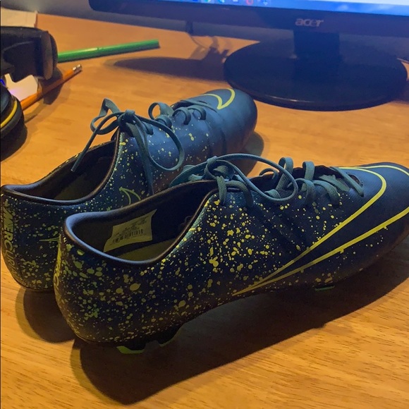 Nike cleats - Picture 2 of 2